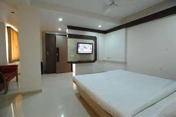 Hotel Jal Sagar à Vadodara Extérieur photo